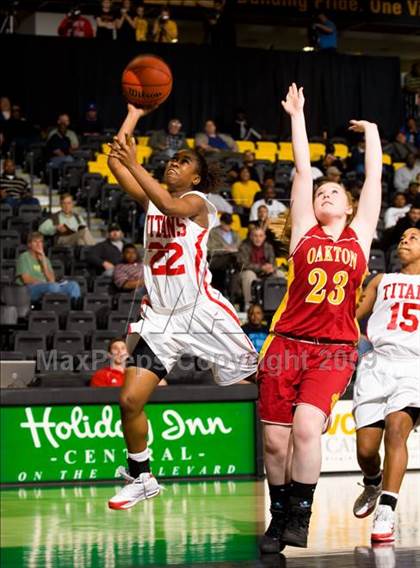 Thumbnail 3 in Lake Taylor vs. Oakton (VHSL AAA Semifinal) photogallery.