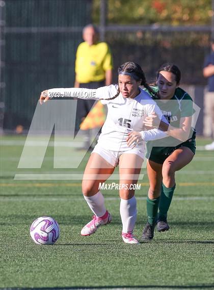 Thumbnail 3 in Lincoln vs. Maria Carrillo photogallery.