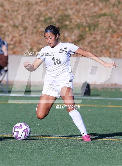 Thumbnail 3 in Lincoln vs. Maria Carrillo photogallery.
