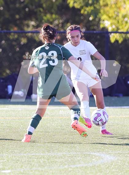 Thumbnail 2 in Lincoln vs. Maria Carrillo photogallery.