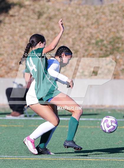 Thumbnail 2 in Lincoln vs. Maria Carrillo photogallery.