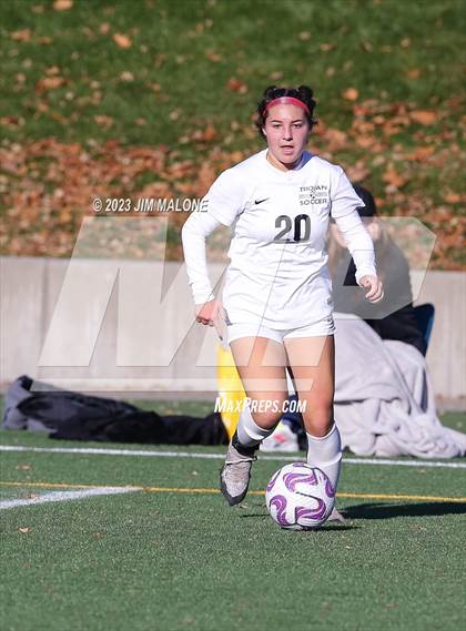Thumbnail 2 in Lincoln vs. Maria Carrillo photogallery.