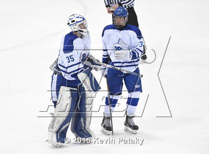 Thumbnail 2 in Xavier vs. Darien (CIAC D1 Semiinal) photogallery.