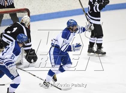 Thumbnail 2 in Xavier vs. Darien (CIAC D1 Semiinal) photogallery.