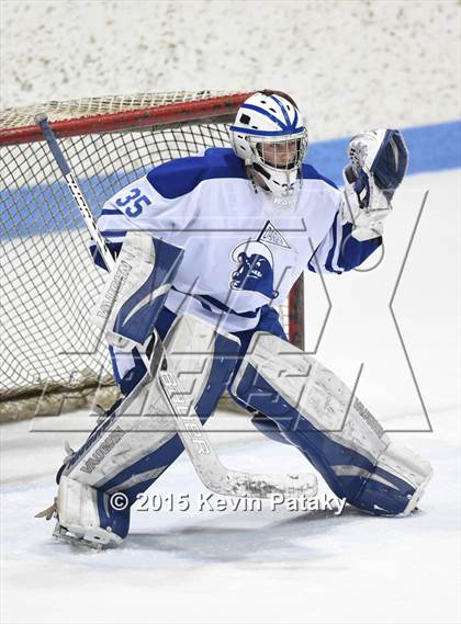 Thumbnail 2 in Xavier vs. Darien (CIAC D1 Semiinal) photogallery.