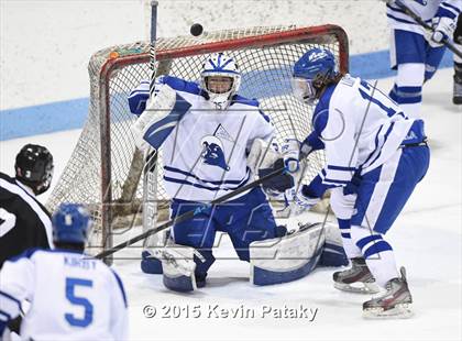 Thumbnail 3 in Xavier vs. Darien (CIAC D1 Semiinal) photogallery.