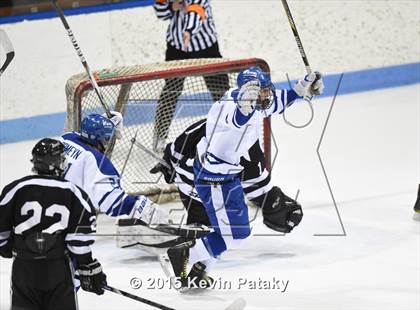 Thumbnail 2 in Xavier vs. Darien (CIAC D1 Semiinal) photogallery.