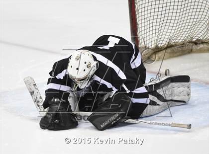 Thumbnail 2 in Xavier vs. Darien (CIAC D1 Semiinal) photogallery.