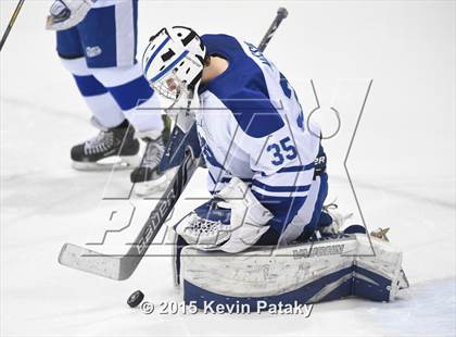 Thumbnail 3 in Xavier vs. Darien (CIAC D1 Semiinal) photogallery.