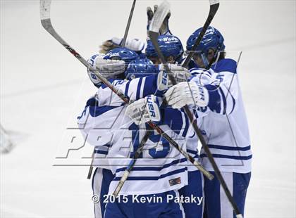 Thumbnail 3 in Xavier vs. Darien (CIAC D1 Semiinal) photogallery.