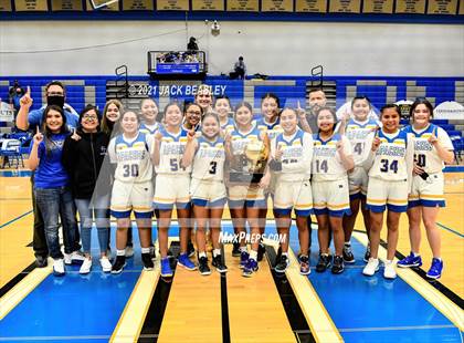 Thumbnail 2 in Fort Thomas vs. Mogollon  (AIA 1A Trophy Ceremony) photogallery.