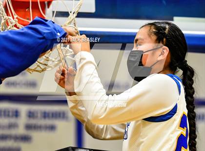 Thumbnail 1 in Fort Thomas vs. Mogollon  (AIA 1A Trophy Ceremony) photogallery.