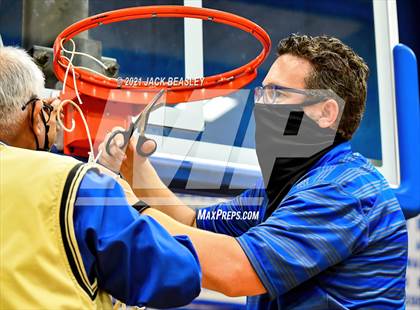 Thumbnail 2 in Fort Thomas vs. Mogollon  (AIA 1A Trophy Ceremony) photogallery.
