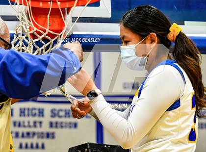 Thumbnail 2 in Fort Thomas vs. Mogollon  (AIA 1A Trophy Ceremony) photogallery.