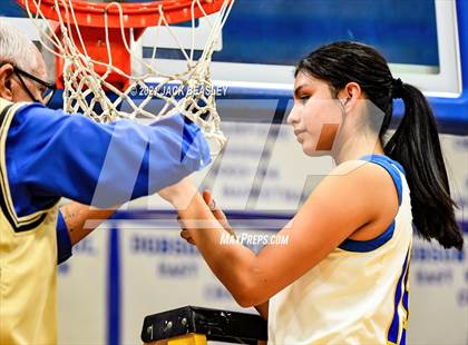 Thumbnail 2 in Fort Thomas vs. Mogollon  (AIA 1A Trophy Ceremony) photogallery.