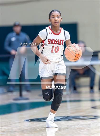 Thumbnail 3 in Syosset vs Plainview-Old Bethpage JFK (NYSPHSAA Section VIII Class AAA Championship) photogallery.