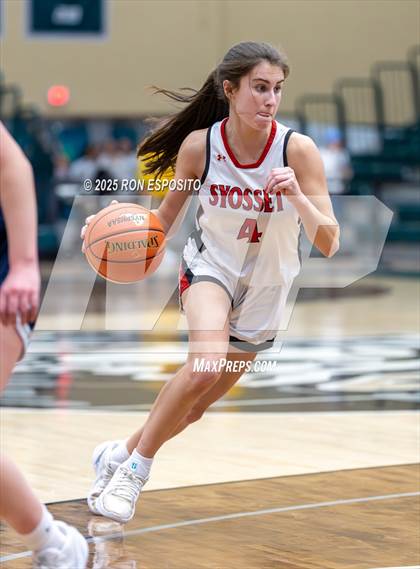 Thumbnail 1 in Syosset vs Plainview-Old Bethpage JFK (NYSPHSAA Section VIII Class AAA Championship) photogallery.