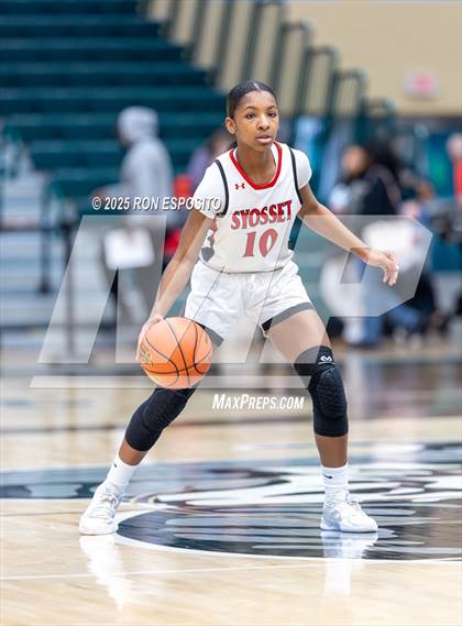 Thumbnail 3 in Syosset vs Plainview-Old Bethpage JFK (NYSPHSAA Section VIII Class AAA Championship) photogallery.