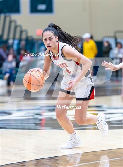 Thumbnail 3 in Syosset vs Plainview-Old Bethpage JFK (NYSPHSAA Section VIII Class AAA Championship) photogallery.