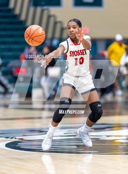 Thumbnail 2 in Syosset vs Plainview-Old Bethpage JFK (NYSPHSAA Section VIII Class AAA Championship) photogallery.