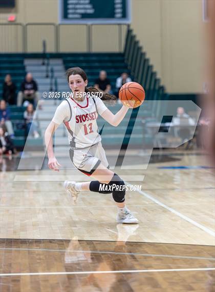 Thumbnail 2 in Syosset vs Plainview-Old Bethpage JFK (NYSPHSAA Section VIII Class AAA Championship) photogallery.