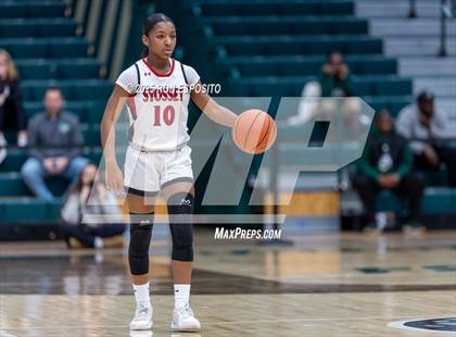 Thumbnail 3 in Syosset vs Plainview-Old Bethpage JFK (NYSPHSAA Section VIII Class AAA Championship) photogallery.