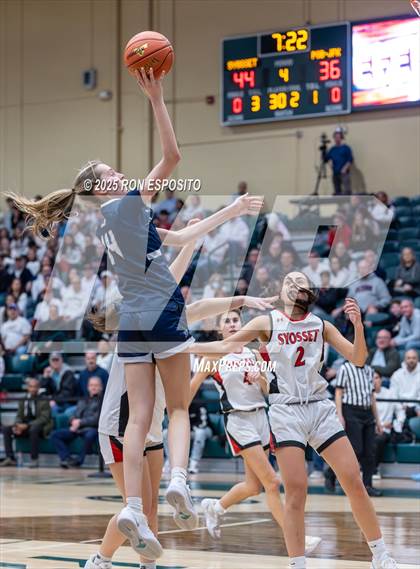 Thumbnail 2 in Syosset vs Plainview-Old Bethpage JFK (NYSPHSAA Section VIII Class AAA Championship) photogallery.
