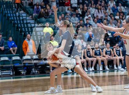 Thumbnail 3 in Syosset vs Plainview-Old Bethpage JFK (NYSPHSAA Section VIII Class AAA Championship) photogallery.