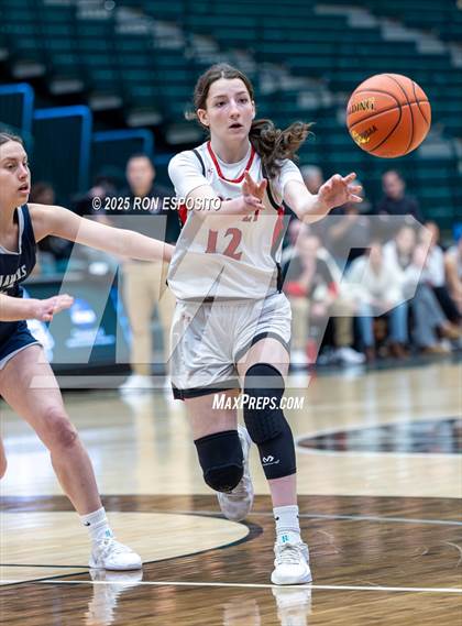 Thumbnail 2 in Syosset vs Plainview-Old Bethpage JFK (NYSPHSAA Section VIII Class AAA Championship) photogallery.