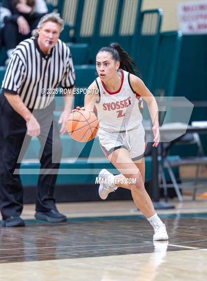 Thumbnail 3 in Syosset vs Plainview-Old Bethpage JFK (NYSPHSAA Section VIII Class AAA Championship) photogallery.