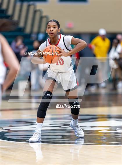 Thumbnail 1 in Syosset vs Plainview-Old Bethpage JFK (NYSPHSAA Section VIII Class AAA Championship) photogallery.