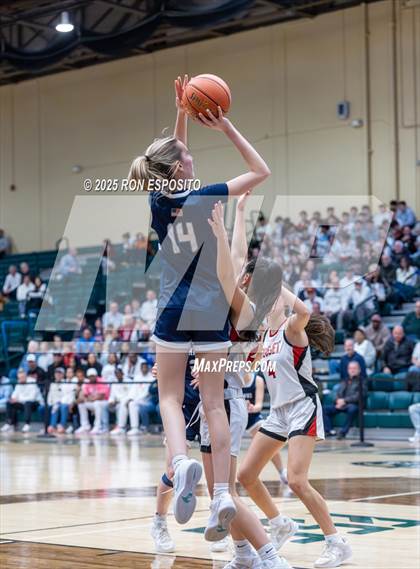 Thumbnail 3 in Syosset vs Plainview-Old Bethpage JFK (NYSPHSAA Section VIII Class AAA Championship) photogallery.