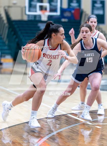 Thumbnail 1 in Syosset vs Plainview-Old Bethpage JFK (NYSPHSAA Section VIII Class AAA Championship) photogallery.