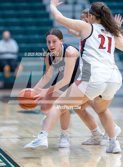 Thumbnail 3 in Syosset vs Plainview-Old Bethpage JFK (NYSPHSAA Section VIII Class AAA Championship) photogallery.