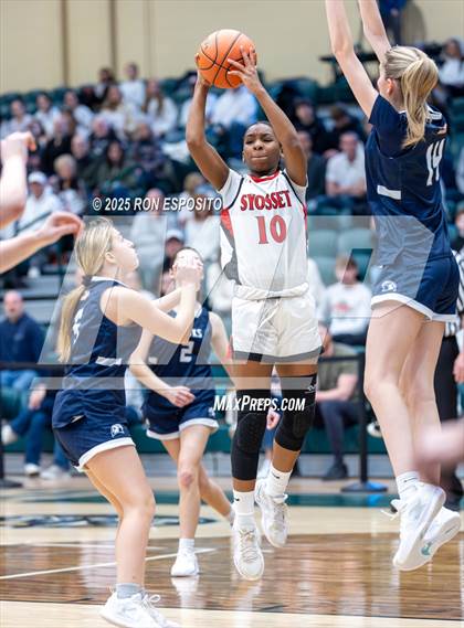 Thumbnail 2 in Syosset vs Plainview-Old Bethpage JFK (NYSPHSAA Section VIII Class AAA Championship) photogallery.
