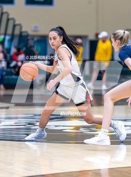 Thumbnail 3 in Syosset vs Plainview-Old Bethpage JFK (NYSPHSAA Section VIII Class AAA Championship) photogallery.