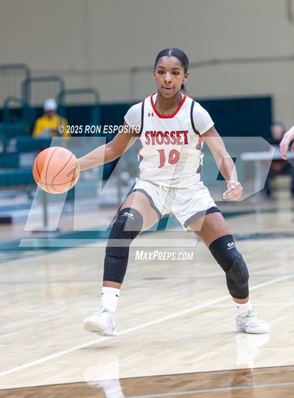 Thumbnail 3 in Syosset vs Plainview-Old Bethpage JFK (NYSPHSAA Section VIII Class AAA Championship) photogallery.