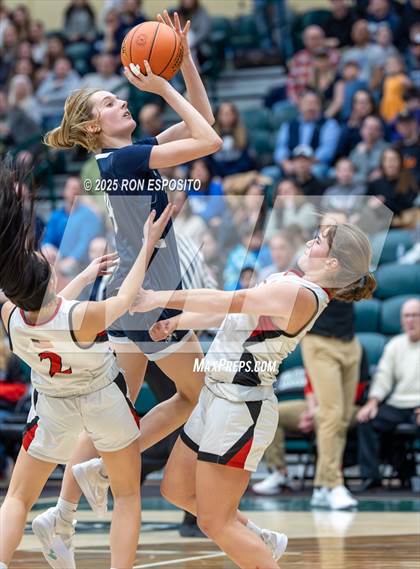 Thumbnail 2 in Syosset vs Plainview-Old Bethpage JFK (NYSPHSAA Section VIII Class AAA Championship) photogallery.