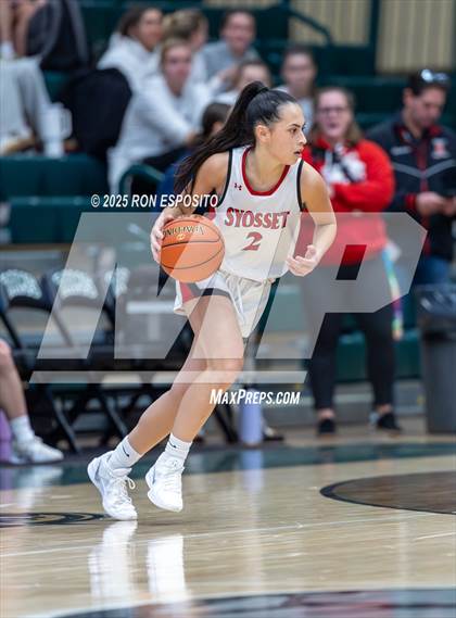 Thumbnail 2 in Syosset vs Plainview-Old Bethpage JFK (NYSPHSAA Section VIII Class AAA Championship) photogallery.