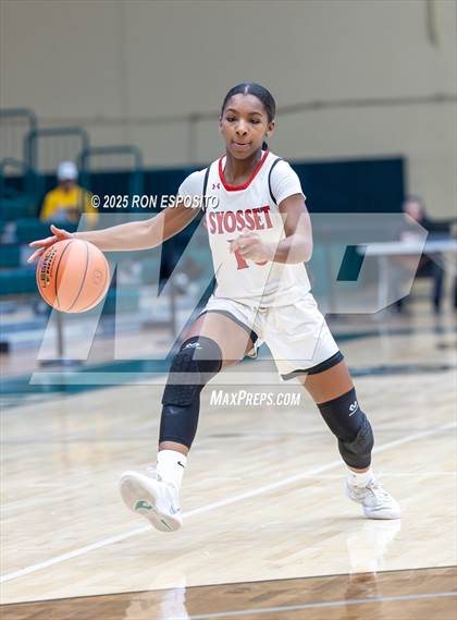 Thumbnail 2 in Syosset vs Plainview-Old Bethpage JFK (NYSPHSAA Section VIII Class AAA Championship) photogallery.