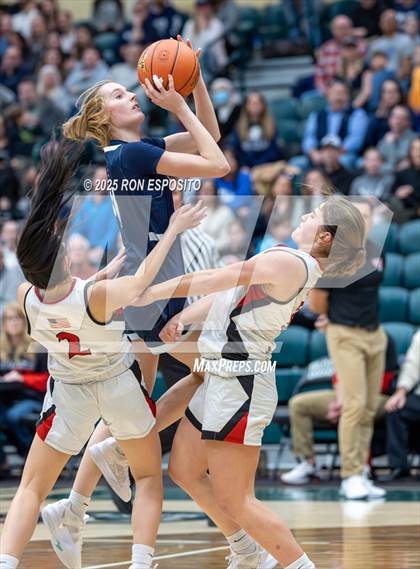 Thumbnail 1 in Syosset vs Plainview-Old Bethpage JFK (NYSPHSAA Section VIII Class AAA Championship) photogallery.