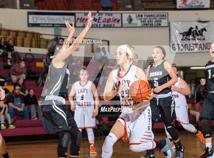 Thumbnail 2 in Quanah vs. Petrolia (Fantasy of Lights) photogallery.