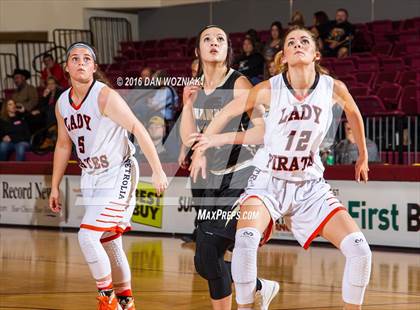 Thumbnail 2 in Quanah vs. Petrolia (Fantasy of Lights) photogallery.