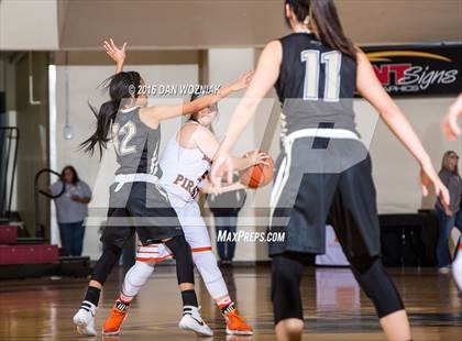 Thumbnail 3 in Quanah vs. Petrolia (Fantasy of Lights) photogallery.
