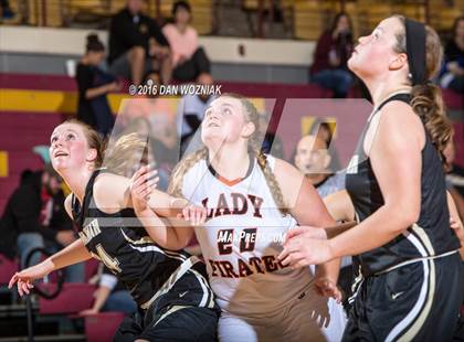 Thumbnail 1 in Quanah vs. Petrolia (Fantasy of Lights) photogallery.