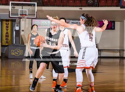Thumbnail 1 in Quanah vs. Petrolia (Fantasy of Lights) photogallery.