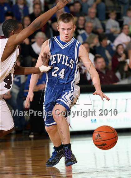 Thumbnail 2 in Fulton vs Unicoi County (Substate AA Region 2) photogallery.