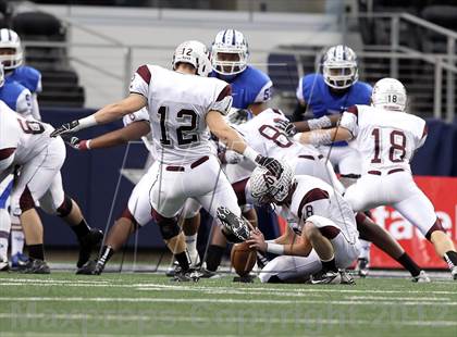 Thumbnail 2 in Cameron Yoe vs. Daingerfield (UIL 2A Division 1 Final) photogallery.