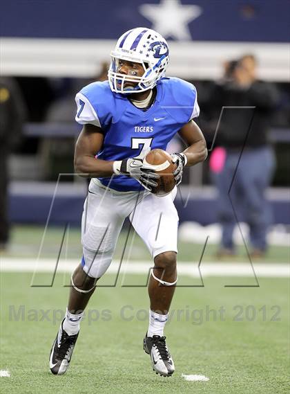 Thumbnail 3 in Cameron Yoe vs. Daingerfield (UIL 2A Division 1 Final) photogallery.