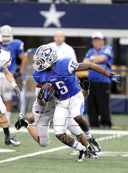 Thumbnail 2 in Cameron Yoe vs. Daingerfield (UIL 2A Division 1 Final) photogallery.